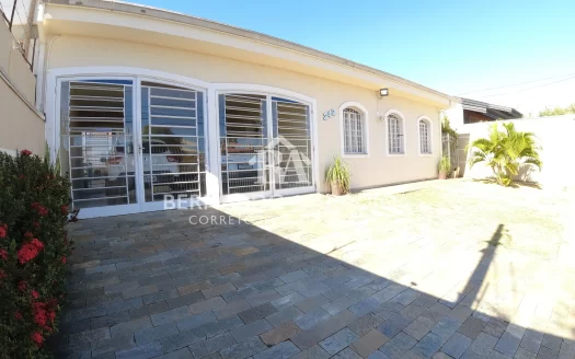 CA 000045 – CASA 04 DORMITÓRIOS 01 SUÍTE MASTER – PISCINA – 4 VAGAS DE GARAGEM – 196 M2