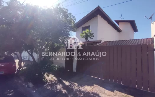 CA 000067 – BAIRRO BETEL– CASA 3 DORMITÓRIOS 1 SUÍTE 2 BANHEIROS – 3 VAGAS DE GARAGEM – 263 M2