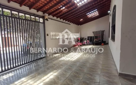 CA 000072 – BAIRRO CIDADE JARDIM – CASA 4 DORMITÓRIOS 2 SUÍTE – 3 VAGAS DE GARAGEM – 190M2